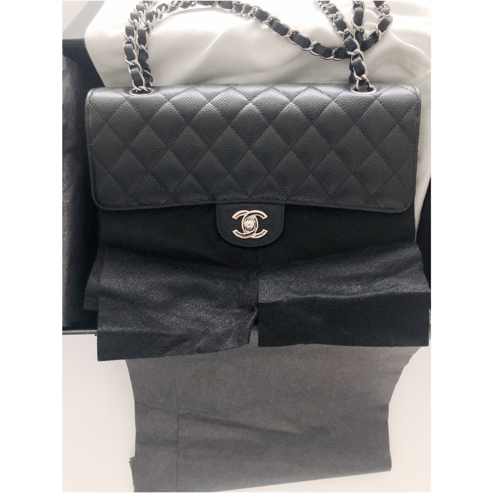 CHANEL - classic flap medium bag in caviar